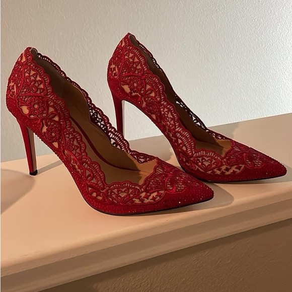 Red high heel - Picture 1 of 1